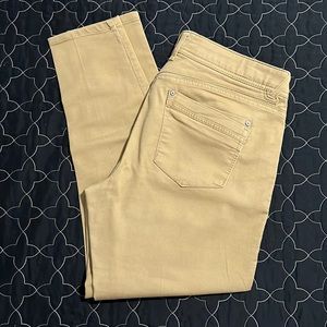 Democracy Jeans 💛